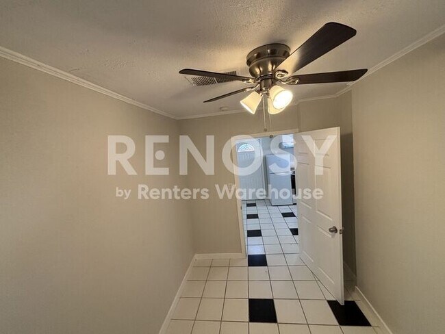 Building Photo - Modern, Solar Energy, 2-Bedroom detached Casita!