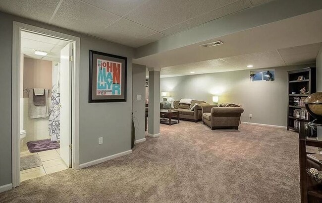 Building Photo - 7721 Rosewood Dr