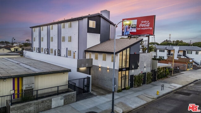 Building Photo - 10035 S Western Ave