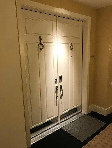 Building Photo - 324 E Main St