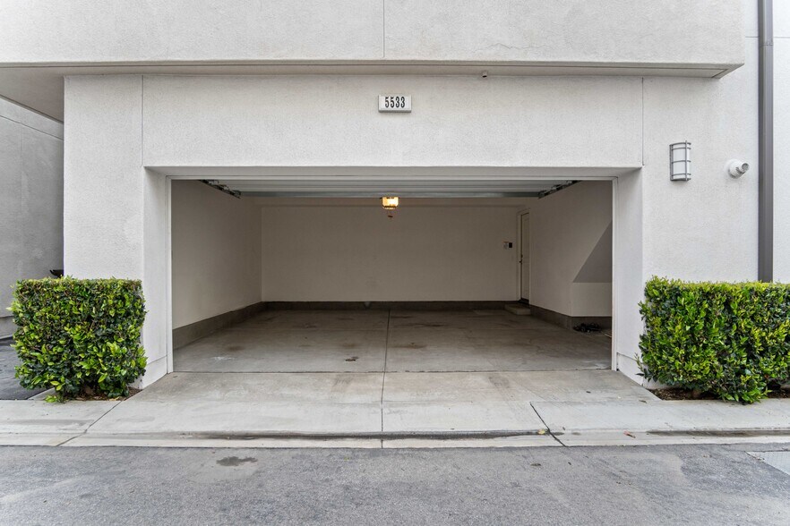 Building Photo - 5533 Palm Dr
