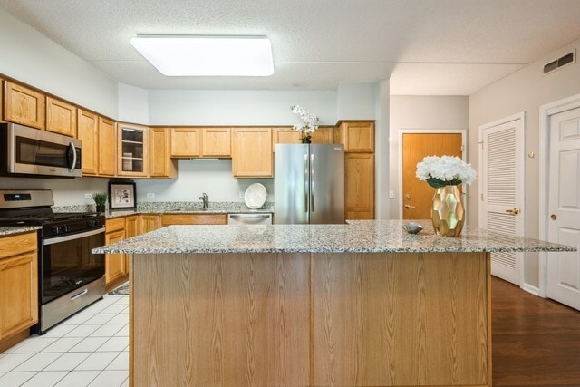 Building Photo - 1479 N Milwaukee Ave