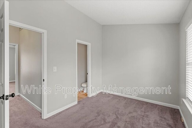 Building Photo - 8289 Golf Ridge Dr