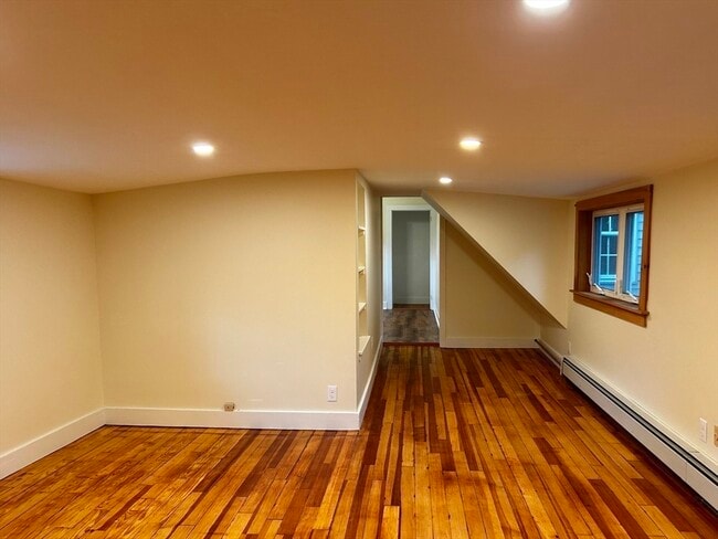 Building Photo - 46 Elm St