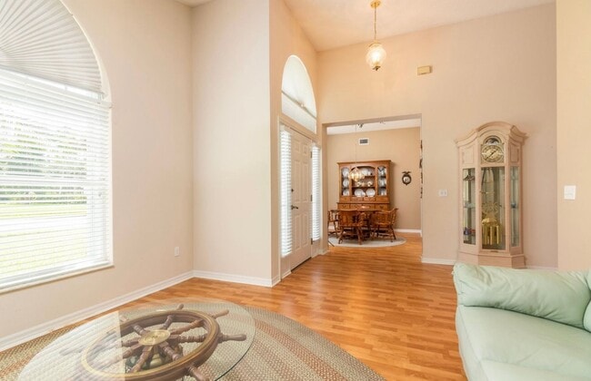 Building Photo - 3 Bedroom available in Daytona Beach