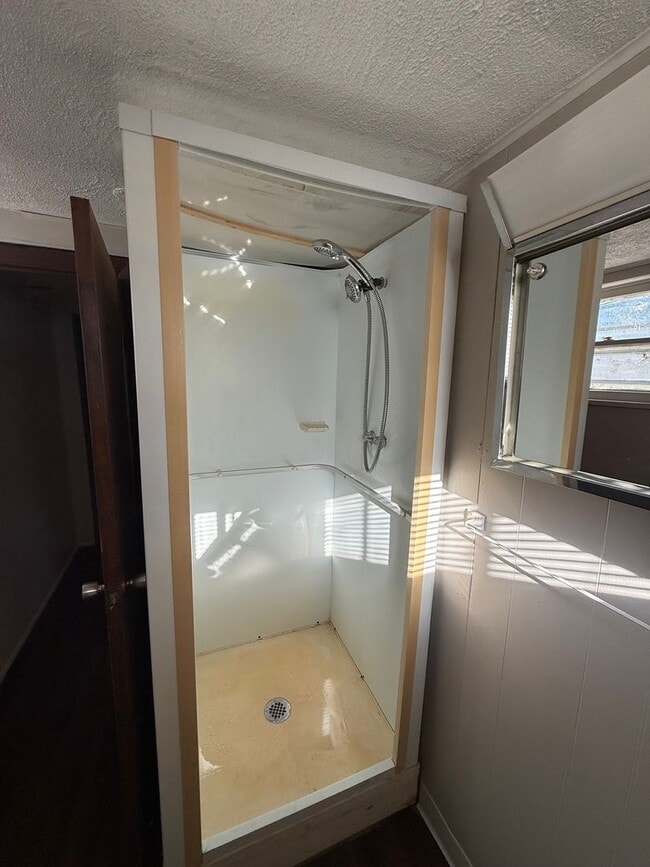 Building Photo - One bedroom, one and half bathroom, pet friendly home on large lot!