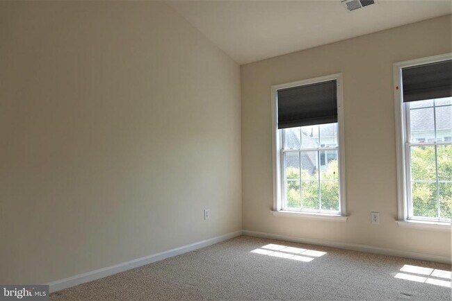 Building Photo - 1115 Crestfield Dr