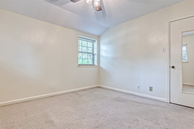 Building Photo - 918 Wycliffe Dr