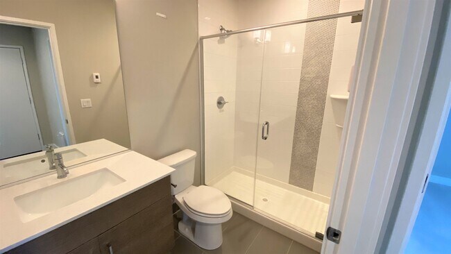 Building Photo - Modern 4BR Townhome in Prime Bellevue | AC | Bellevue Schools | Minutes to Microsoft