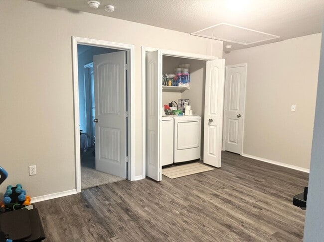 Building Photo - 8616 Eastwood Creek Dr