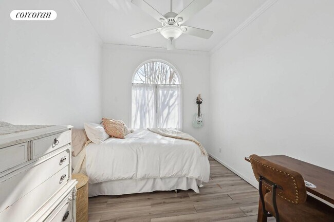 Building Photo - 400 Noyack Rd