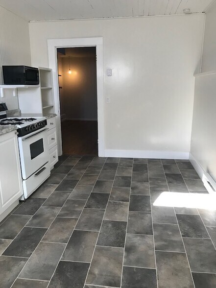 Kitchen - room for table & chairs - 1303 44th Ave SW