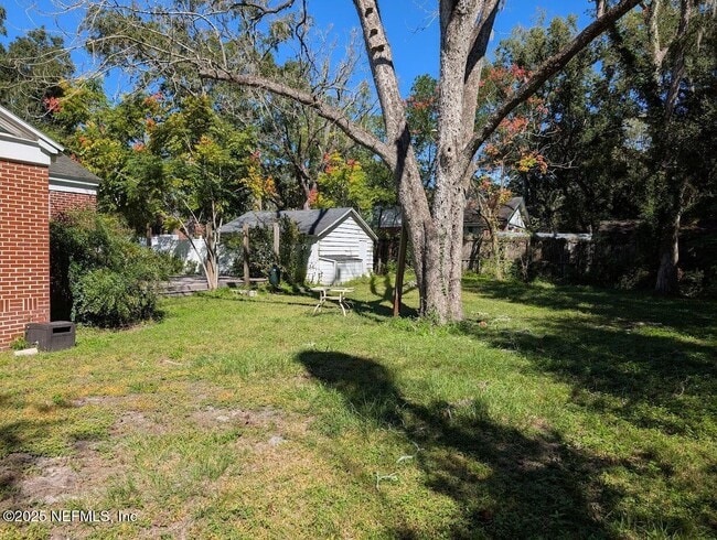 Building Photo - 1429 Azalea Dr