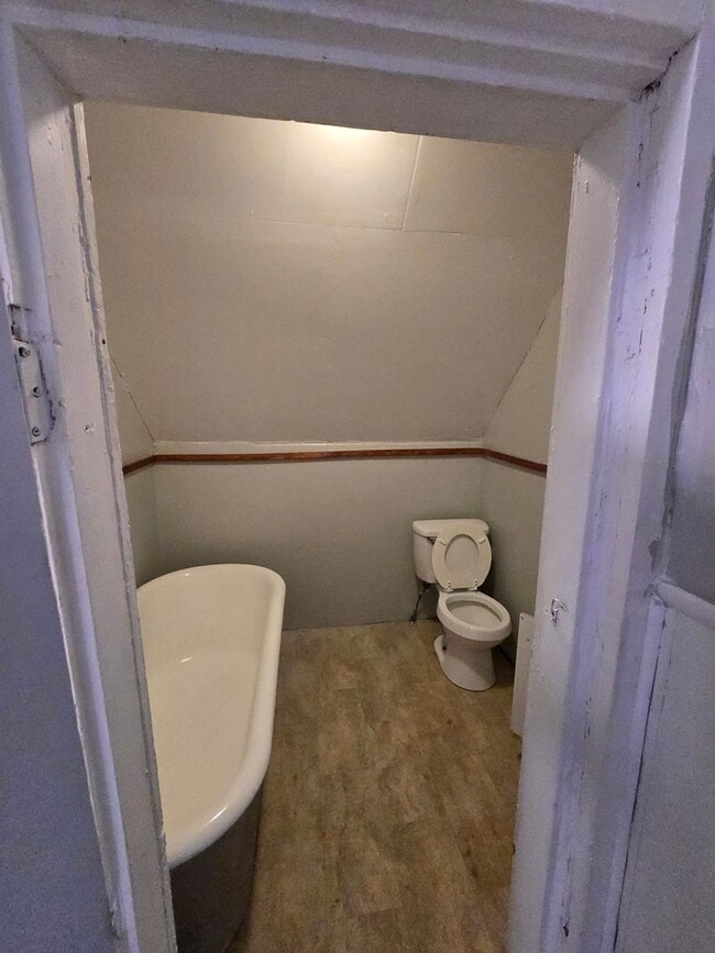 Building Photo - Two Bedroom Apartment Located in Anderson, IN!!!  ( Section8 Welcomed)