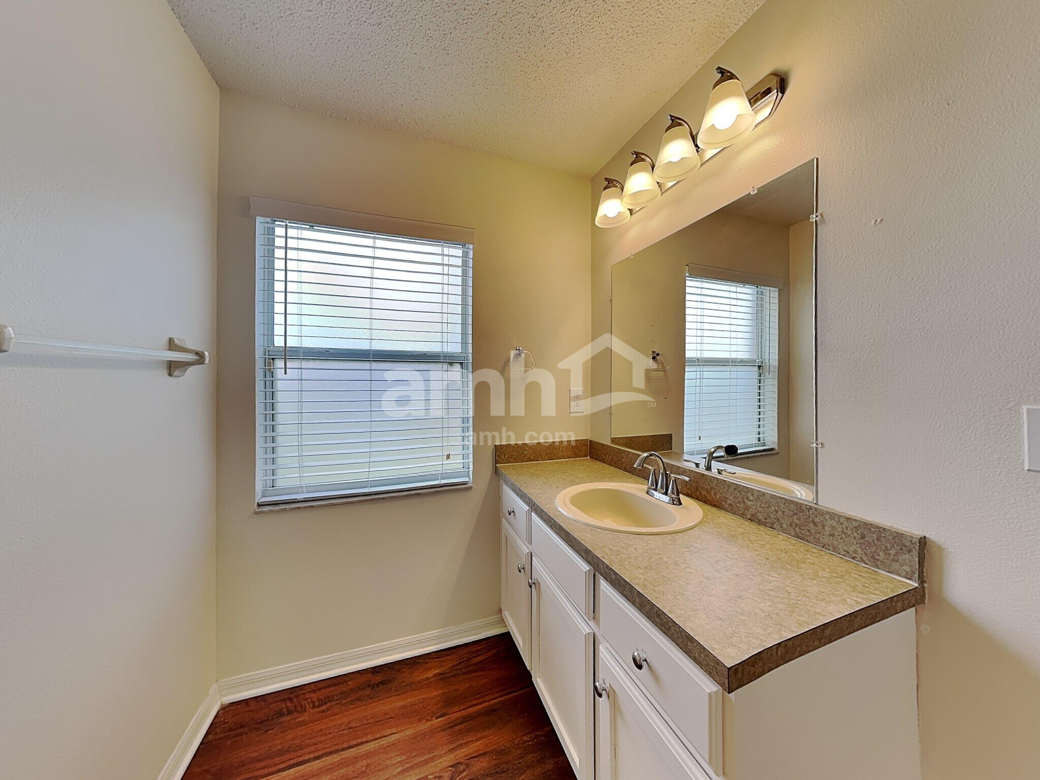 Building Photo - 12241 Woodglen Cir