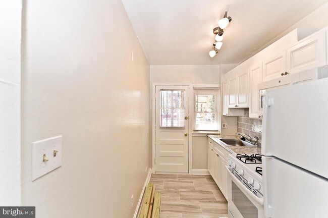 Building Photo - 1209 Savannah St SE