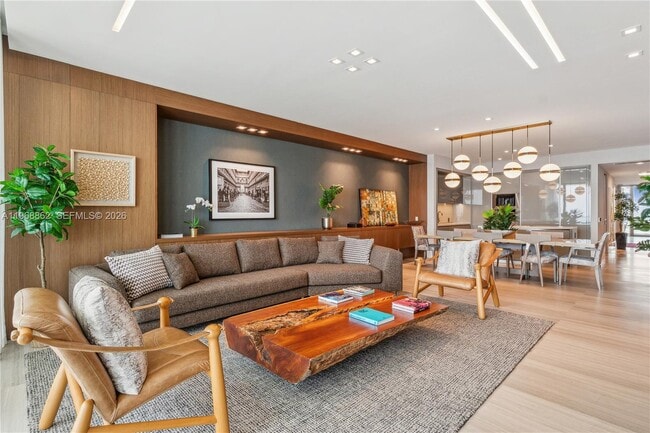 Building Photo - 18975 Collins Ave