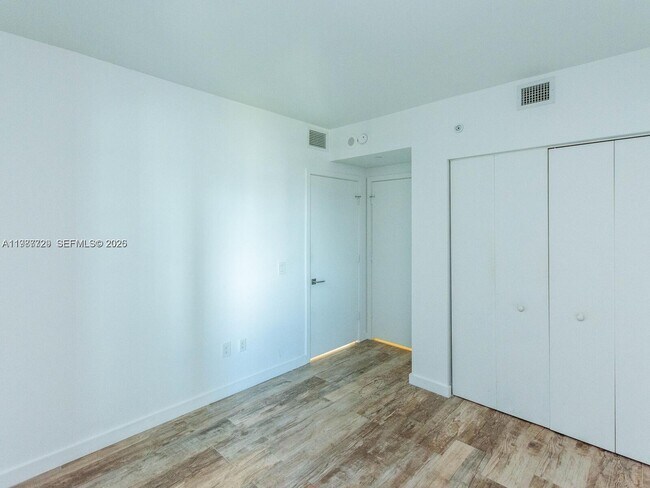 Building Photo - 650 NE 32nd St