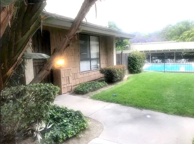 Building Photo - 10659 Caminito Cascara