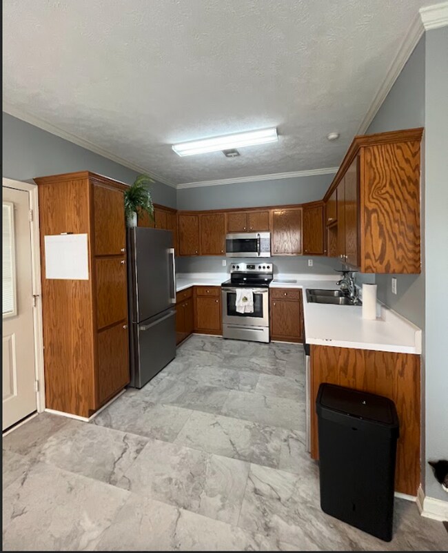 Building Photo - Convenient Starkville Home with 2-Car Garage