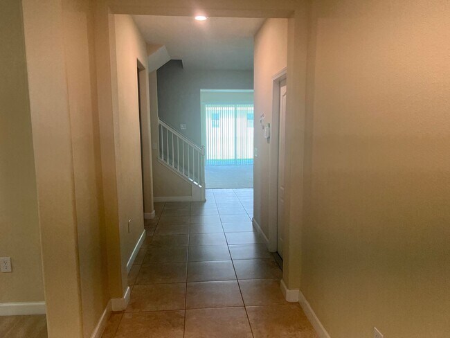 Building Photo - Beautiful 4/3.5 home located in Independence Signature Lakes Community of Winter Garden!
