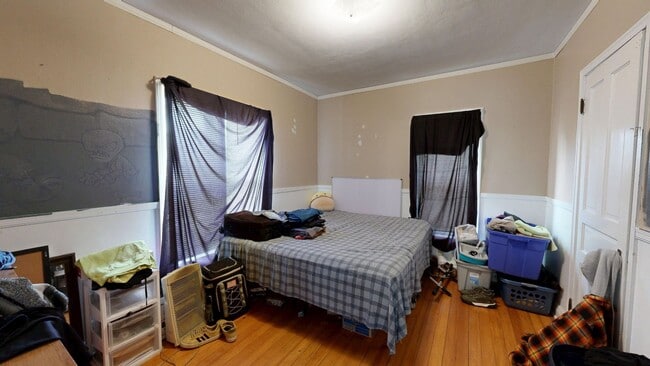 Building Photo - 2 bedroom - Main floor