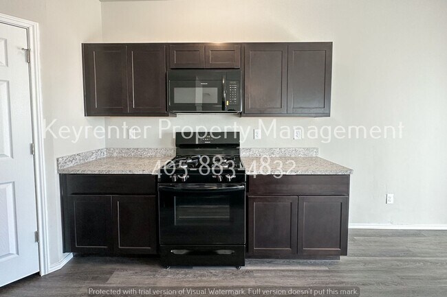 Building Photo - Gorgeous 3 Bed 2.5 Bath Two Story Home in Heart Of Yukon!