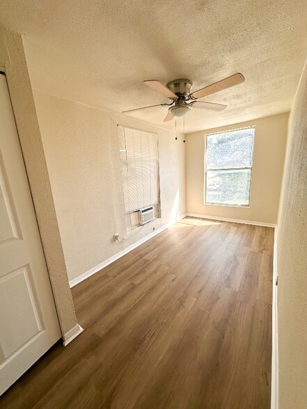 Building Photo - 311 W Malone Ave