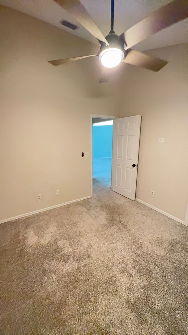 Building Photo - For Rent: A dazzling 5-bedroom, 3-bathroom...