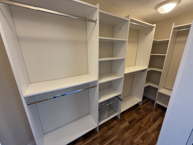 Building Photo - 595 E 700 N