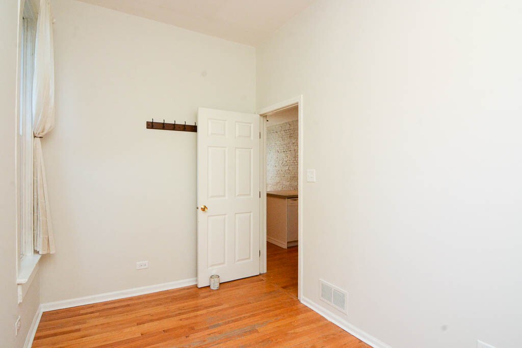 Building Photo - 1129 N Winchester Ave