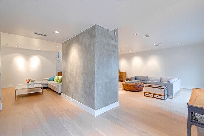 Building Photo - 39 River Hollow Ln