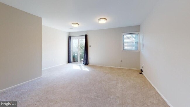 Building Photo - 2029 S Glebe Rd