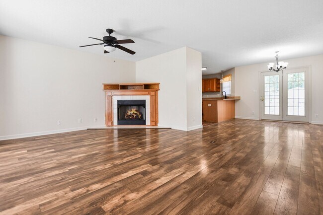 Building Photo - Three Bedroom in Sango!