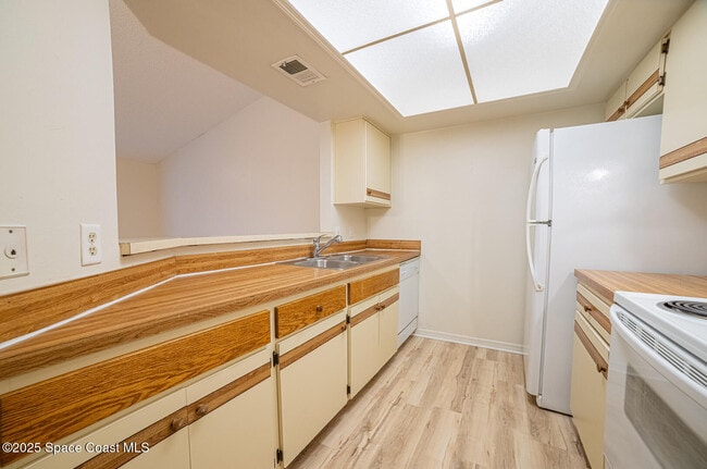 Building Photo - 5612 Sisson Rd