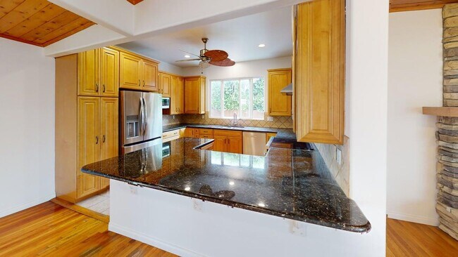 Building Photo - Spacious 4 Bed 3 Bath Home Available for L...