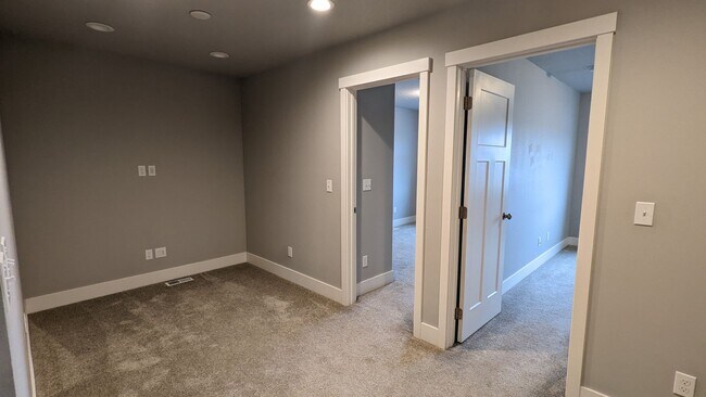Building Photo - Post Falls Crown Pointe Home