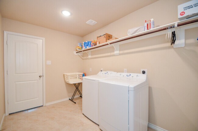 Building Photo - 9426 Barton Crossing Ln