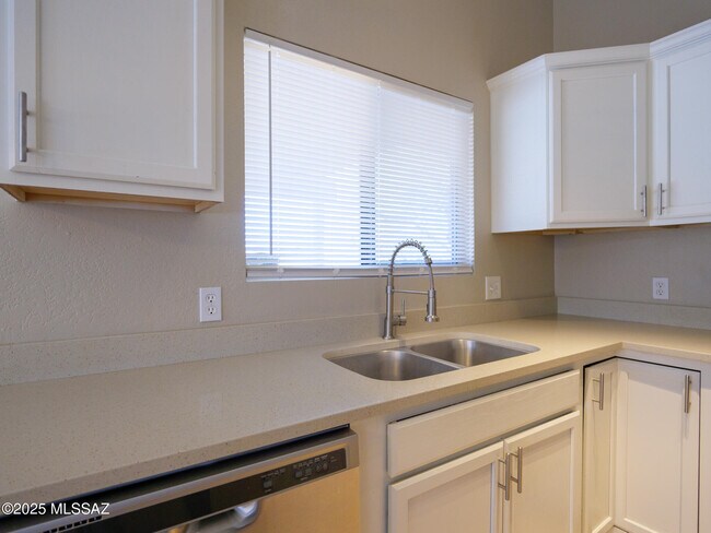Building Photo - 1672 W Wood Crest Ct