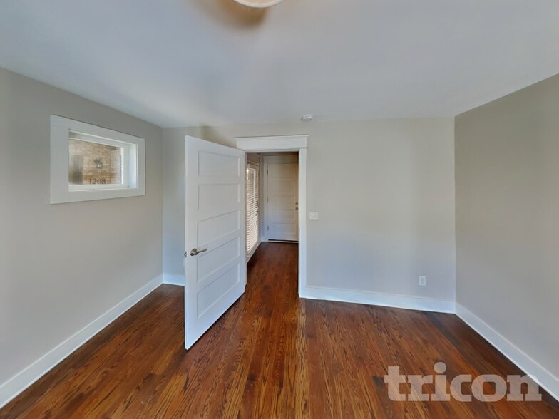 Building Photo - 1212 Hillwood Private Cove