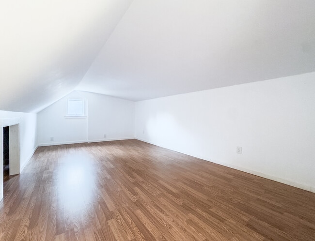 Building Photo - 1814 Newfield Ave