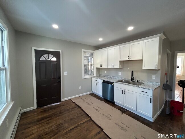 Building Photo - 95 Cedar St