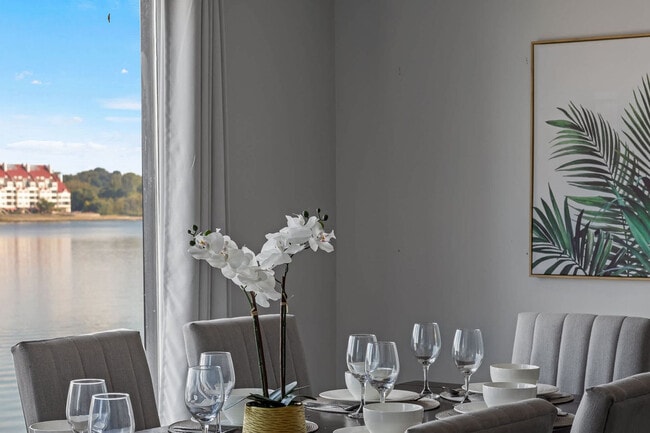 Building Photo - 301 S Front St