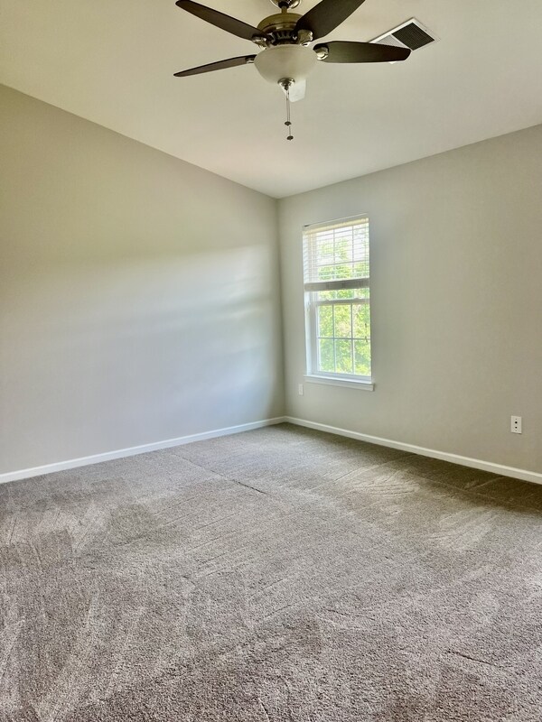 Building Photo - 2048 Michael Dr