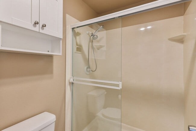 Building Photo - 8750 Villa La Jolla Dr