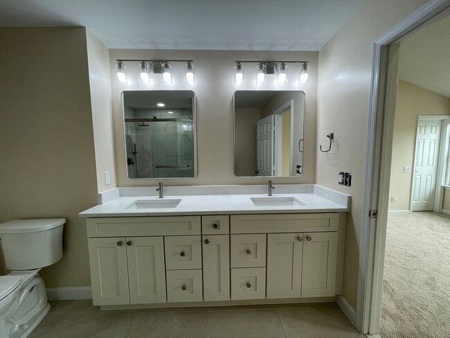 Building Photo - Elegant And Spacious 3 Bed 3.5 Bath Townhome In Vibrant Loudon Parkway Center