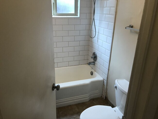 Building Photo - 219 E St John St