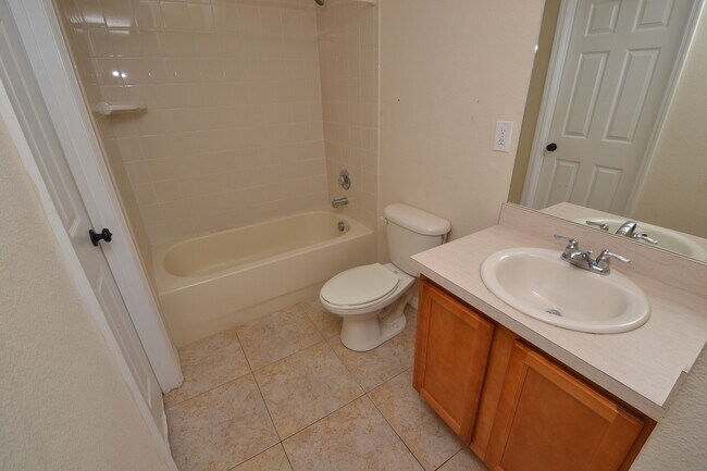 Building Photo - Lovely Winter Springs Condo ~ Vinyl Plank Flooring and Large Screened Patio!