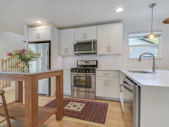 Building Photo - 1313 Garden St