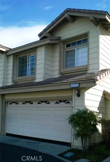 Building Photo - 13516 Apricot St